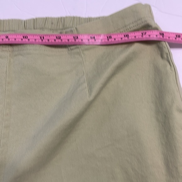 Denim & Co. Capri pants XL moss green color buttons on side of leg elas.back - Picture 8 of 10